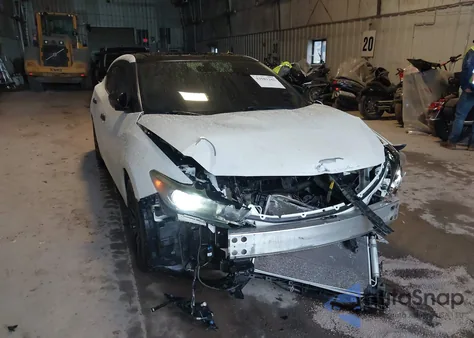 2016 Nissan Maxima 3.5 Platinum z USA, uszkodzony, nr VIN 1N4AA6AP3GC415375